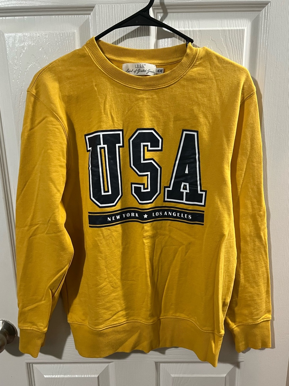 H&M Men’s Crewneck Sweatshirt in a mustard color with USA Graphic. 100% cotton.